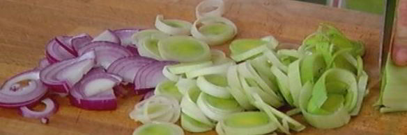 омлет с баклажанами, помидорами и луком