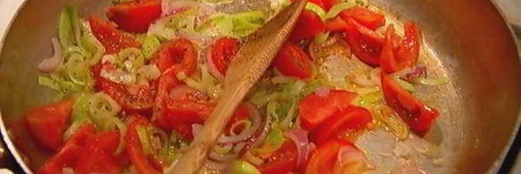 омлет с баклажанами, помидорами и луком