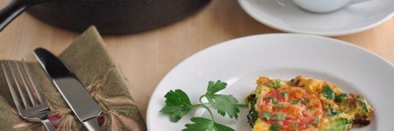 Омлет с брокколи и помидорами