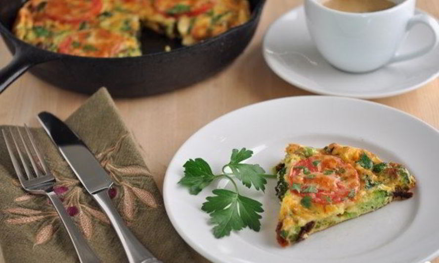 Рецепт омлета с брокколи и помидорами