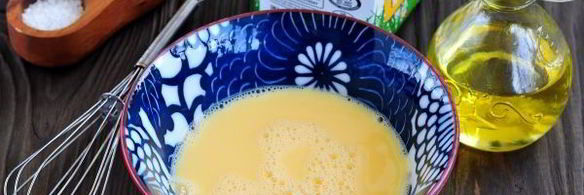 омлет с брокколи на сковороде