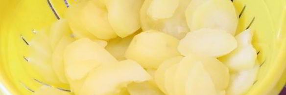 омлет с картошкой на сковороде