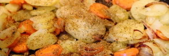 омлет с картошкой на сковороде