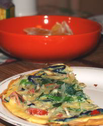 Омлет с морковью, болгарским перцем и луком