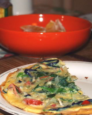 Омлет с морковью, болгарским перцем и луком