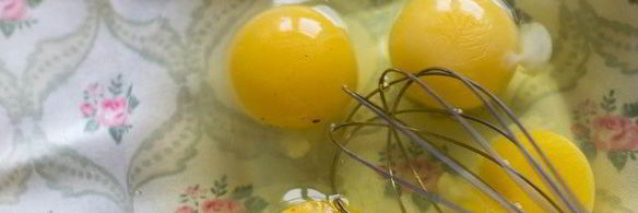 омлет с помидорами, сыром и зеленью