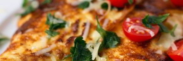 омлет с помидорами, сыром и зеленью