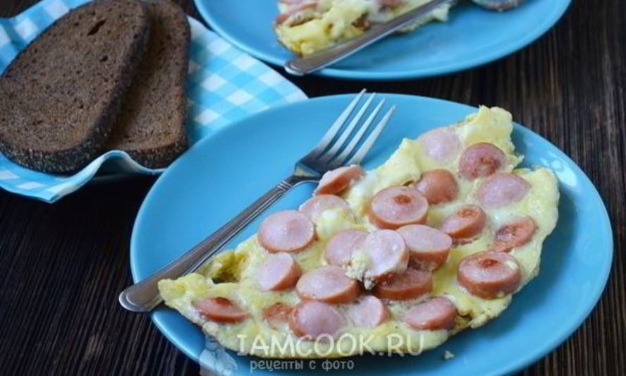 Рецепт омлета с сосисками на сковороде