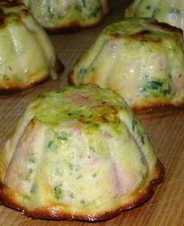 Омлет с сосиской и сыром