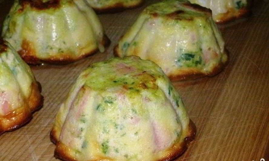 Рецепт омлета с сосиской и сыром