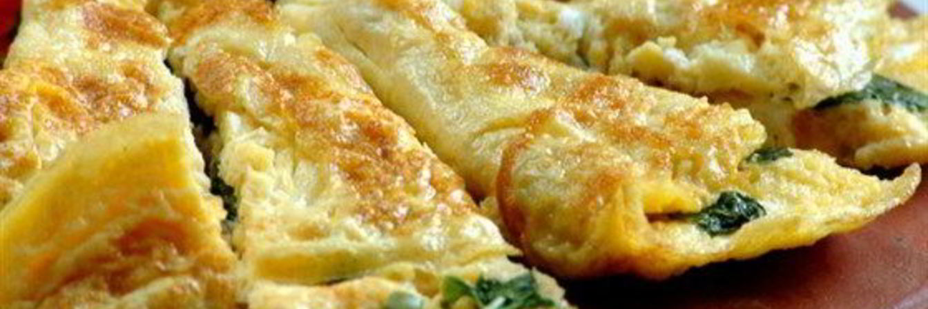 Омлет с тыквой, карамелизованным луком, горгонзолой и шалфеем