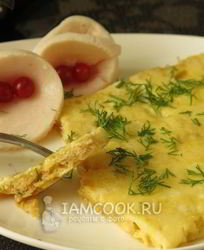 Омлет с вафельными коржами в микроволновке