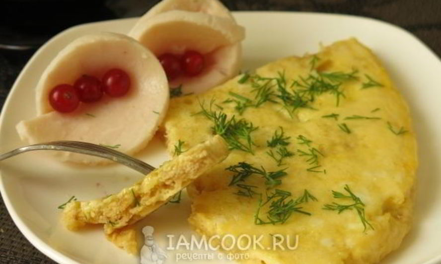 Рецепт омлета с вафельными коржами в микроволновке