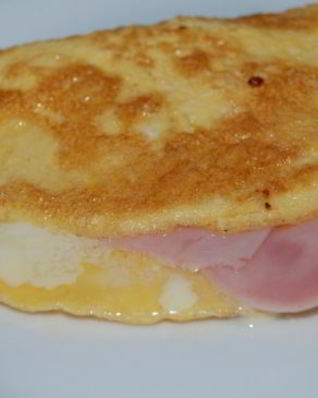 Омлет с ветчиной и сыром