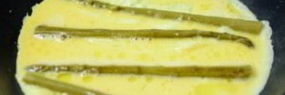 омлет со спаржей