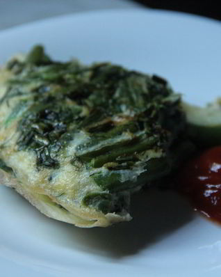 Омлет со стручковой фасолью и луком