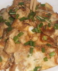 Оякодон — японский омлет с рисом и курицей