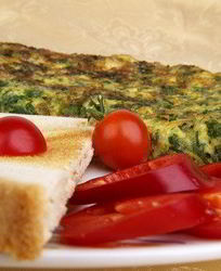 Печеный омлет с грюйером и шнитт-луком