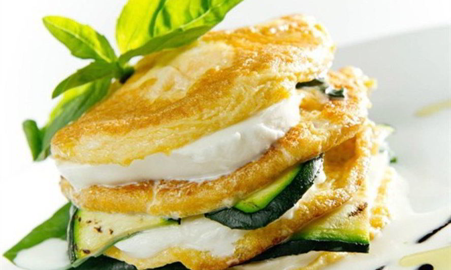 Рецепт пирамиды из омлета и моцареллы