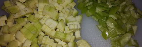 постный омлет с овощами, запеченный в глиняных тарелках