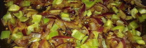 постный омлет с овощами, запеченный в глиняных тарелках