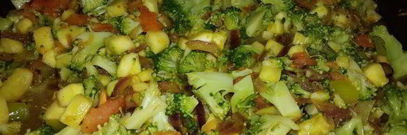 постный омлет с овощами, запеченный в глиняных тарелках