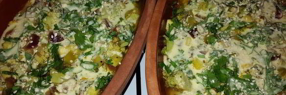 постный омлет с овощами, запеченный в глиняных тарелках