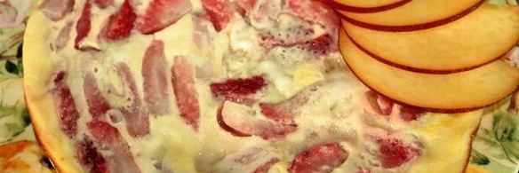сладкий омлет с клубникой