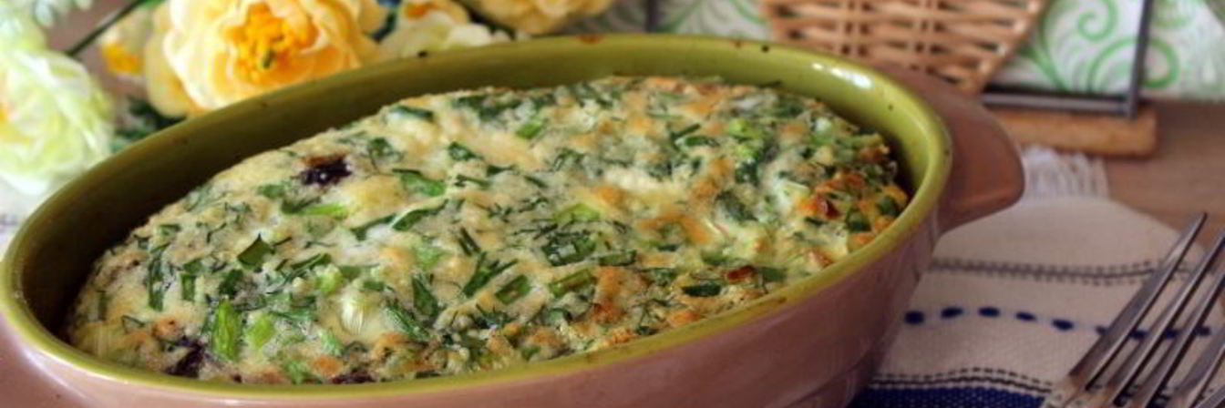 Зеленый омлет с брокколи, шампиньонами и кускусом