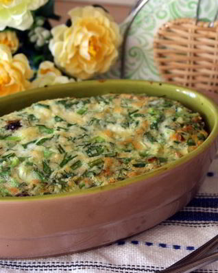 Зеленый омлет с брокколи, шампиньонами и кускусом