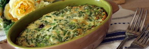 зеленый омлет с брокколи, шампиньонами и кускусом