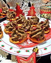 Фасолевый паштет на томатных крекерах