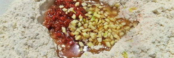 фасолевый паштет на томатных крекерах