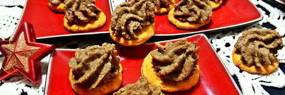 фасолевый паштет на томатных крекерах