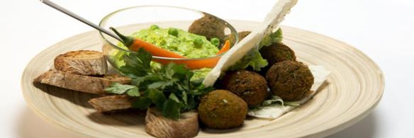 паштет и фалафель из зеленого горошка