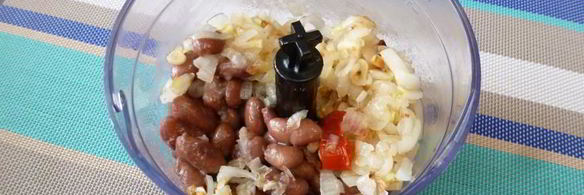 паштет из фасоли с кинзой и паприкой