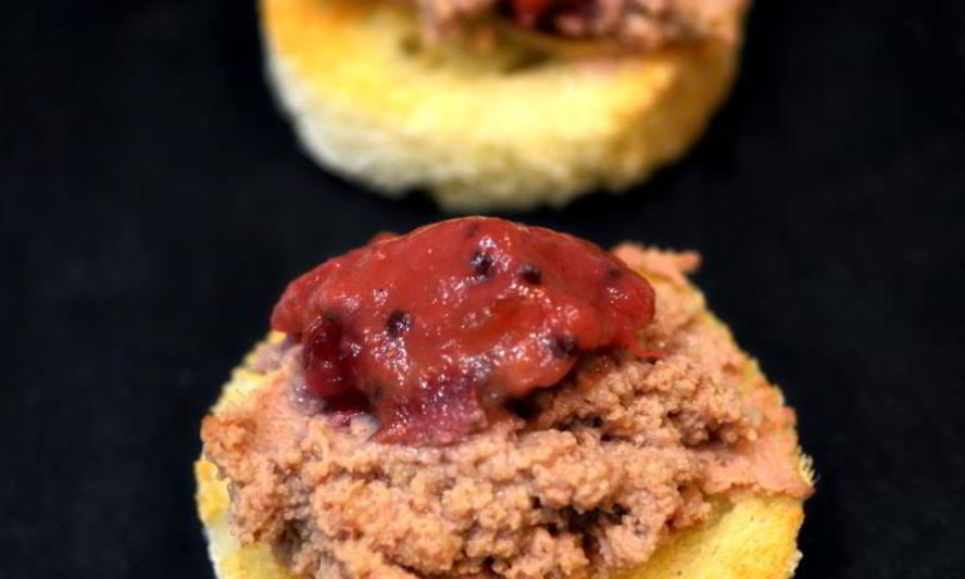 Рецепт паштета из фермерской куриной печени с мармеладом из красного крыжовника и смородины