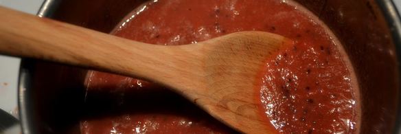 паштет из фермерской куриной печени с мармеладом из красного крыжовника и смородины