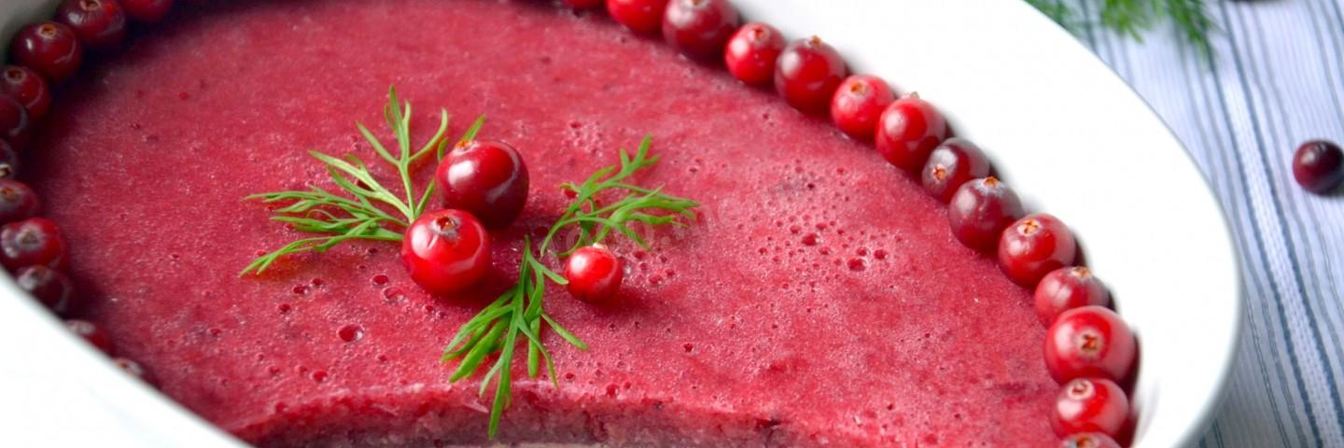 Паштет из куриной печени со сливово-клюквенным желе