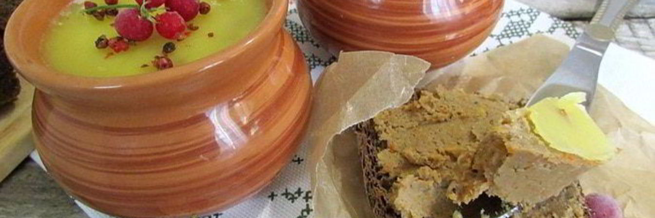 Паштет из куриных желудков с морковью и луком
