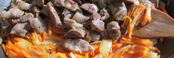 паштет из куриных желудков с морковью и луком