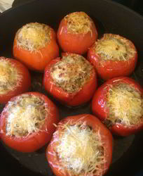 Помидоры фаршированные грибами, фаршем и сыром