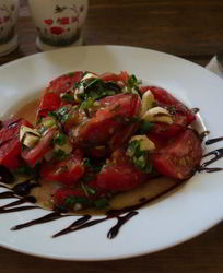 Помидоры с моцареллой