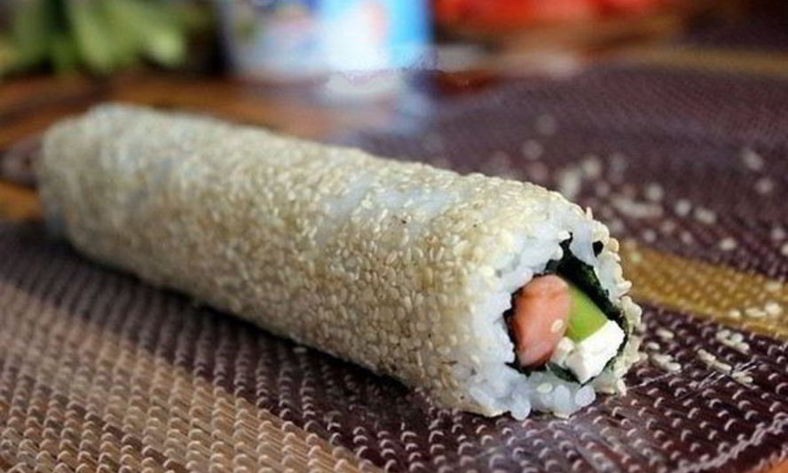 Рецепт домашних роллов с красной рыбой и авокадо