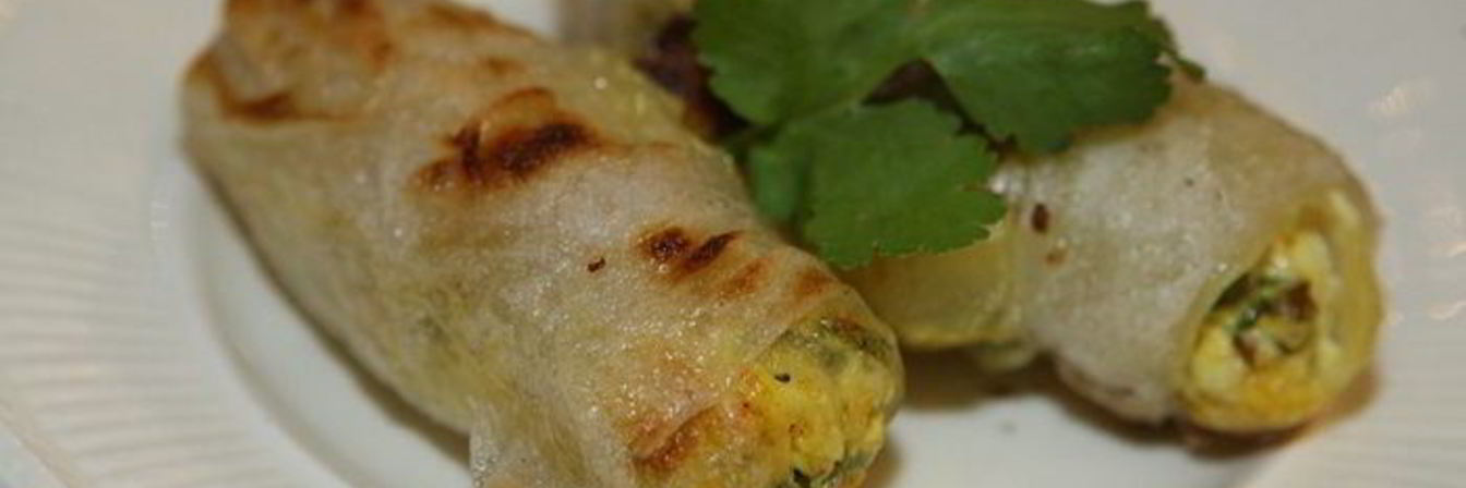 Домашние спринг-роллы с творогом, тмином и карри