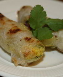 Домашние спринг-роллы с творогом, тмином и карри