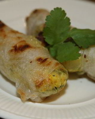 Домашние спринг-роллы с творогом, тмином и карри