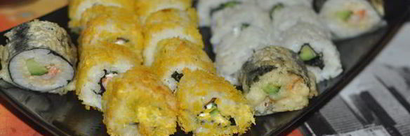 горячие роллы в панировочных хлопьях