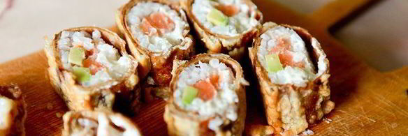 горячий ролл — росу драгон маки с цитрусовым соусом спайс