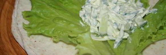 гриль-роллы с острыми колбасками джинга-джинга